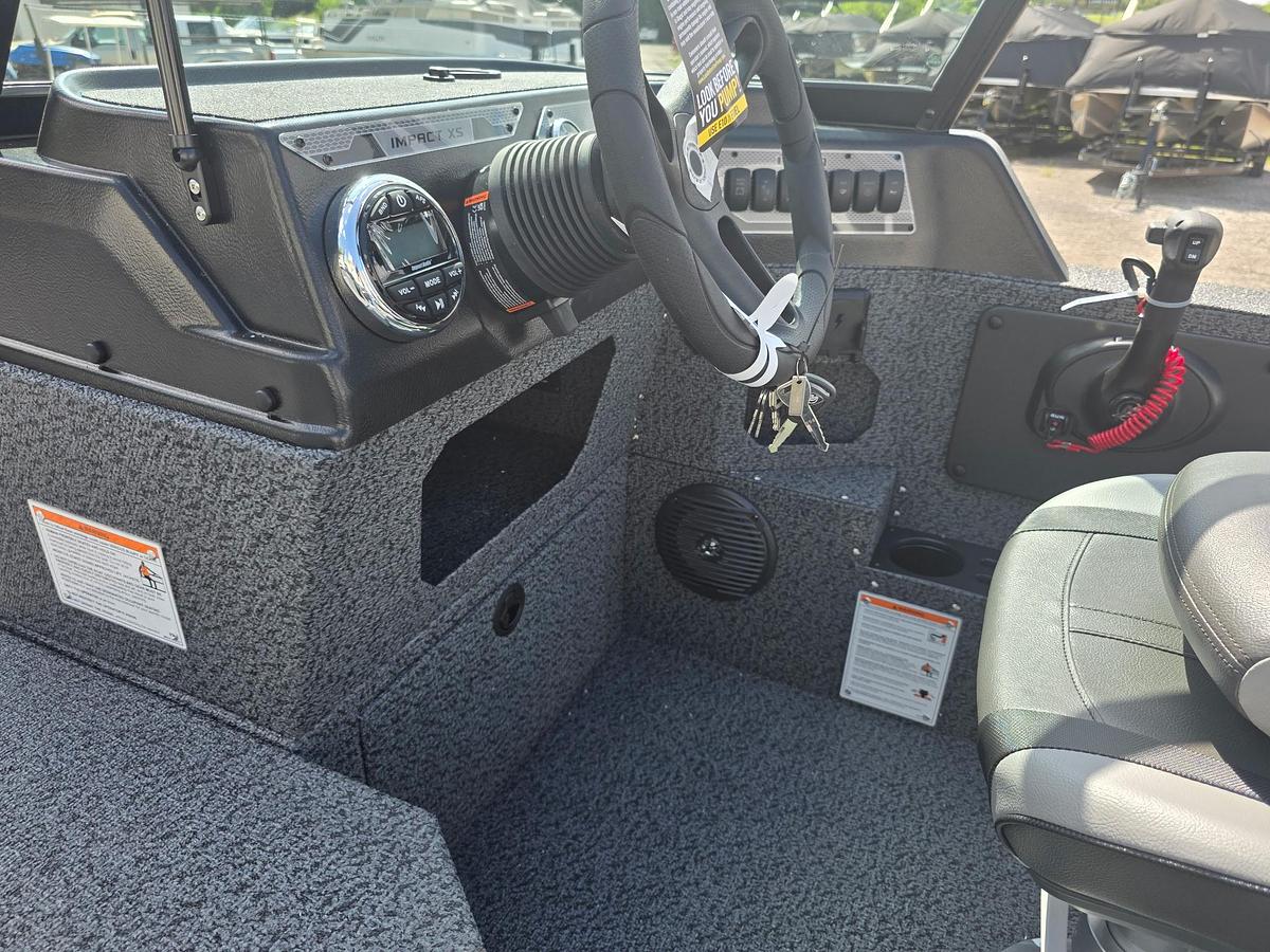 2027 Lund 1875 Impact XS Sport