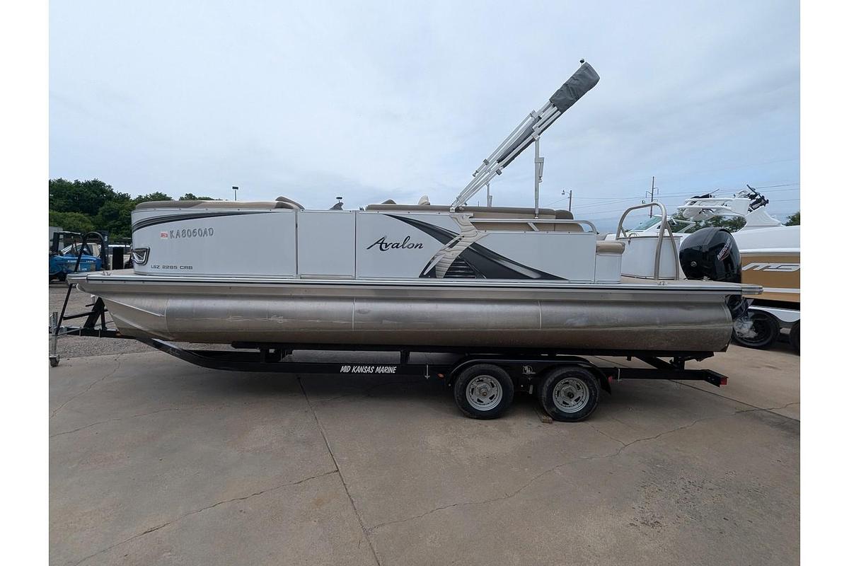 Used 2022 Avalon 2285 LSZ Cruise Rear Bench