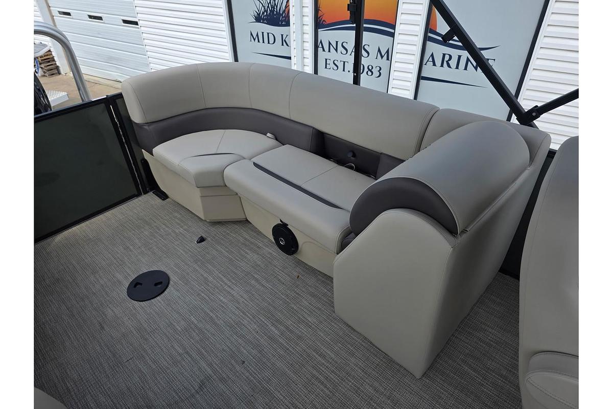 2026 Bentley Pontoons Legacy 223 Navigator Tritoon
