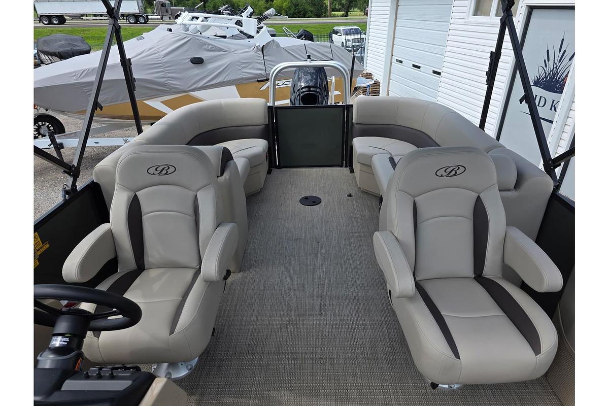 2026 Bentley Pontoons Legacy 223 Navigator Tritoon