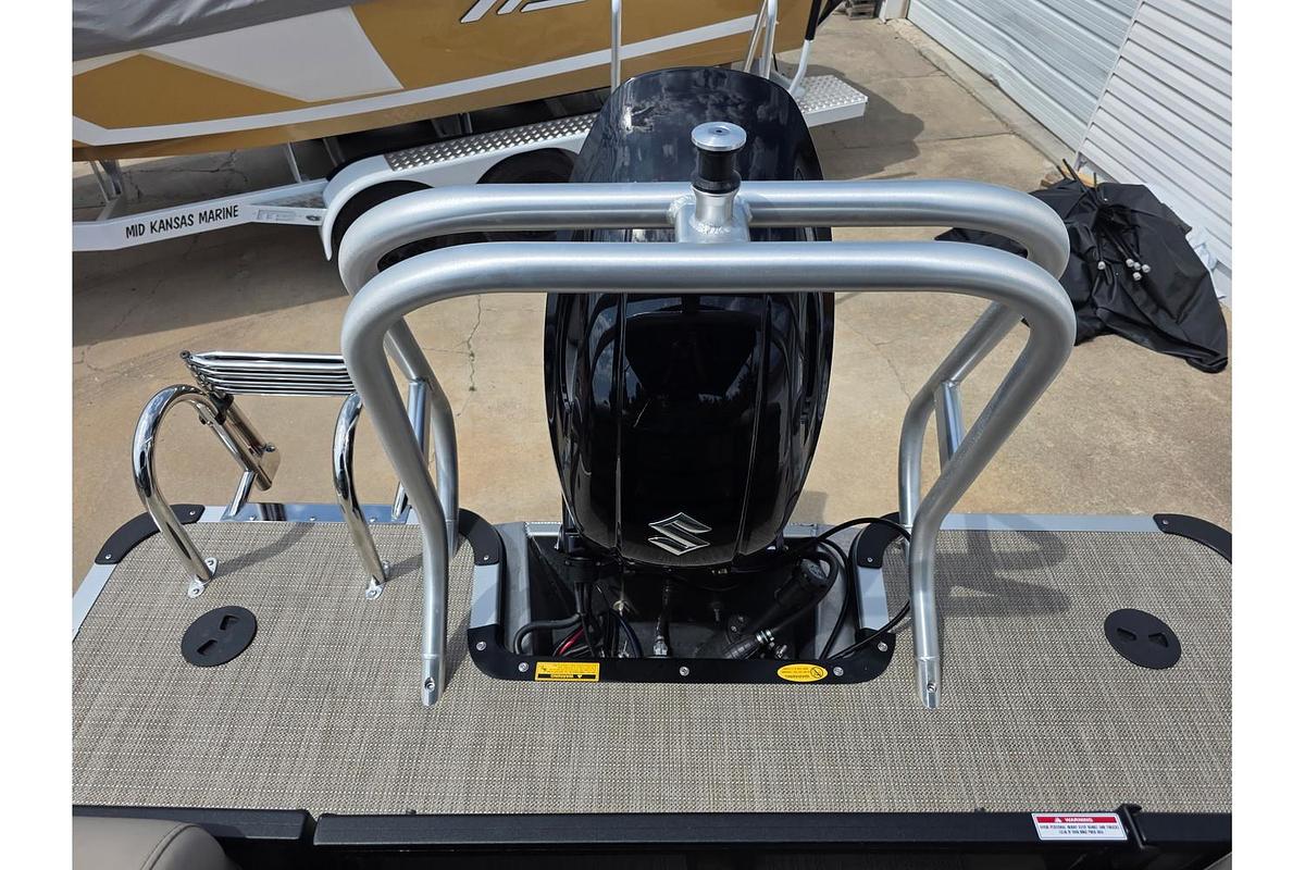 2026 Bentley Pontoons Legacy 223 Navigator Tritoon