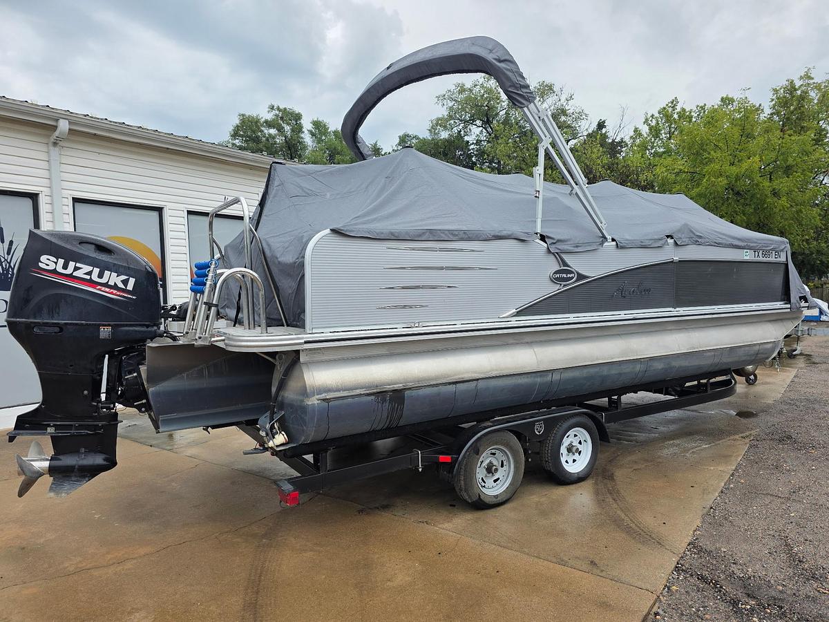 Used 2019 Avalon 2385 Catalina Rear Fish