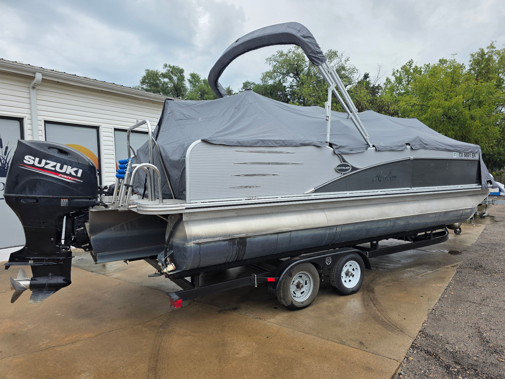 Used 2019 Avalon 2385 Catalina Rear Fish