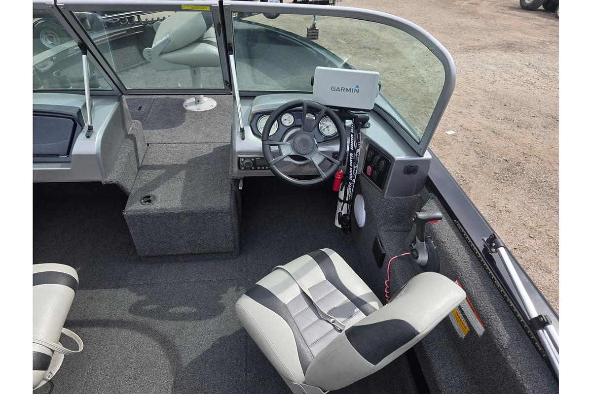 Used 2014 Lowe Fishing Machine 17