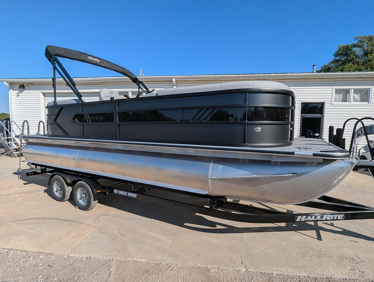 2027 Bentley Pontoons Bolt 223