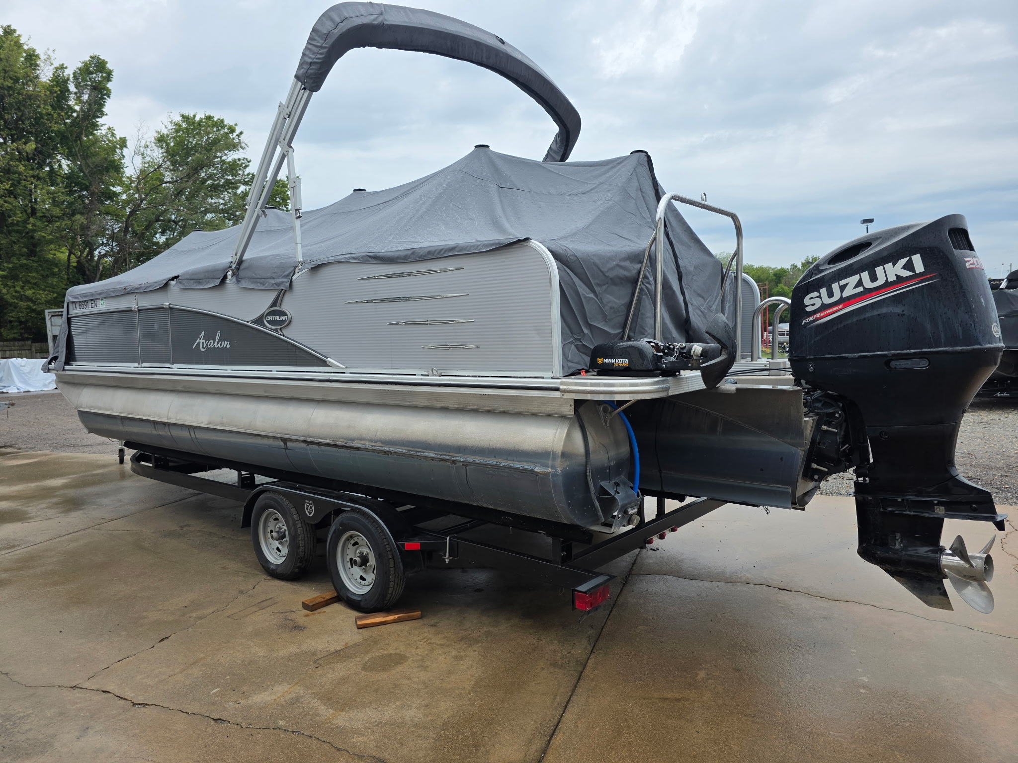 Used 2019 Avalon 2385 Catalina Rear Fish