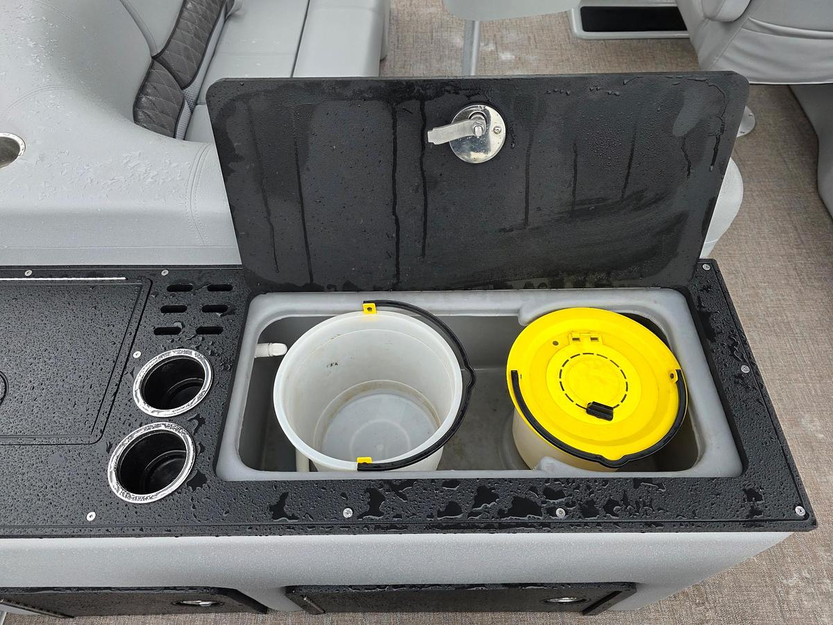 Used 2023 Ranger RP 223 FC Tritoon