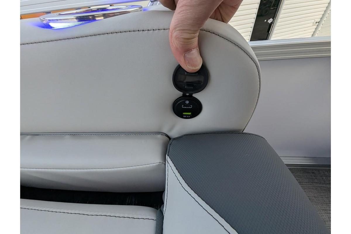 2026 Avalon 2385 LSZ Versatile Rear Bench