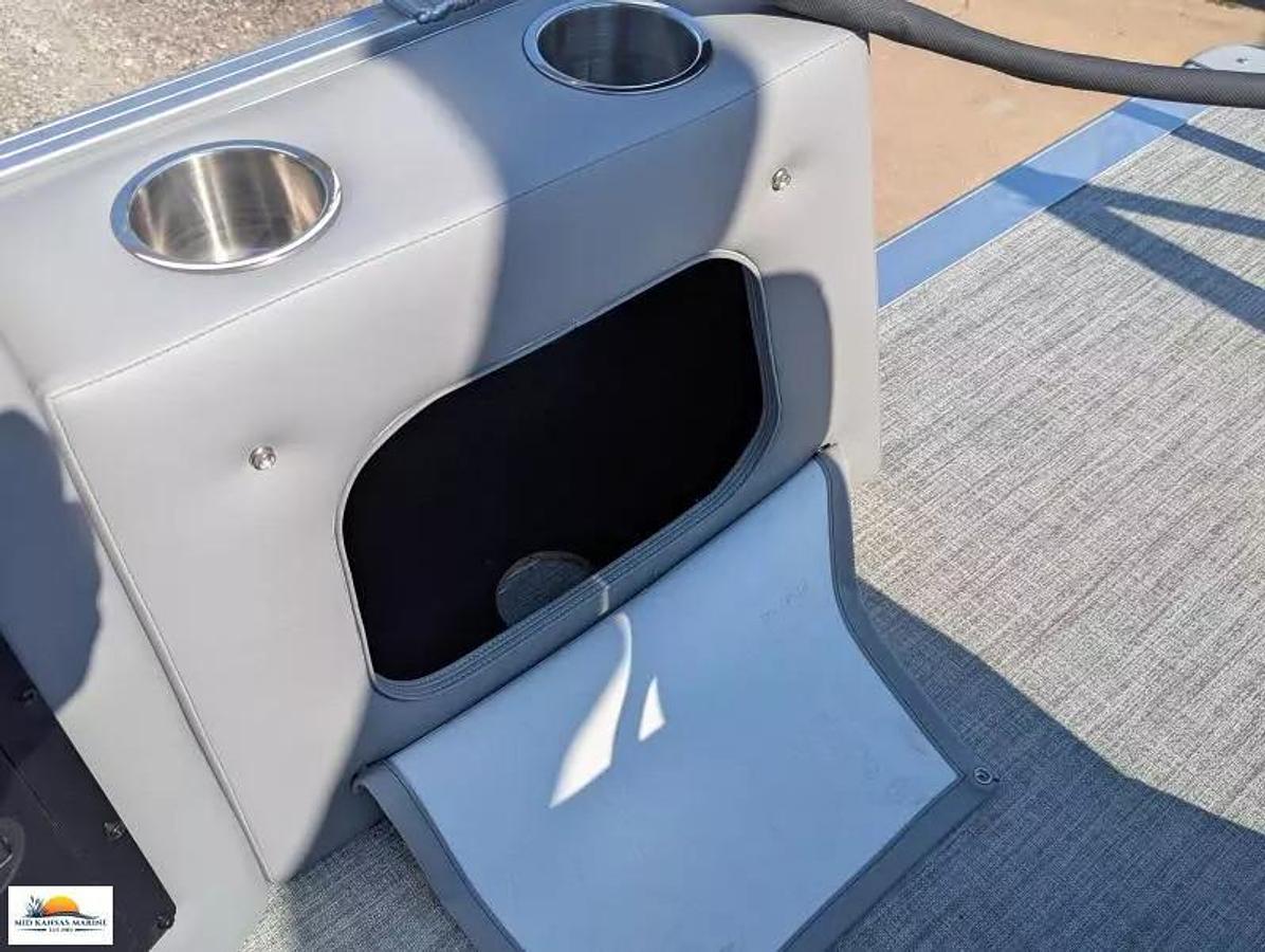 2026 Avalon 2185 LSZ Cruise Rear Bench Tritoon