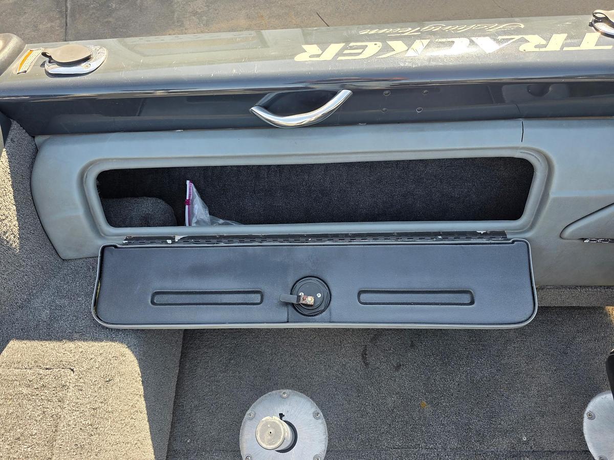 Used 2007 Tracker Tundra 18