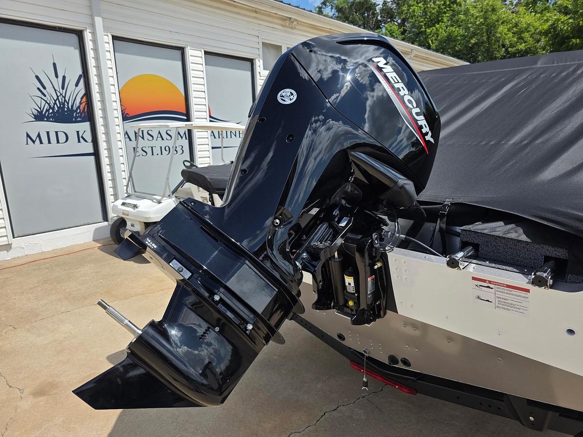 2027 Lund 1775 Impact XS Sport