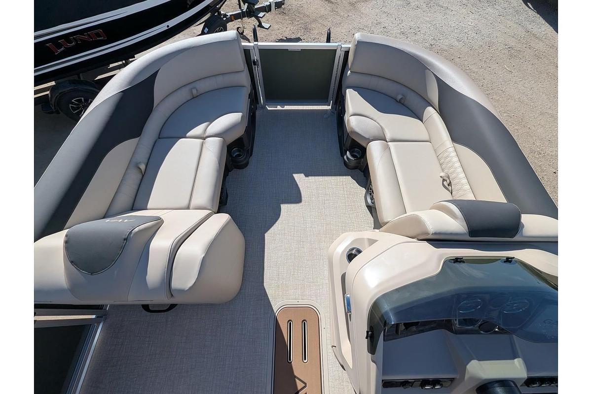 2026 Avalon 2385 LSZ Rear Fish