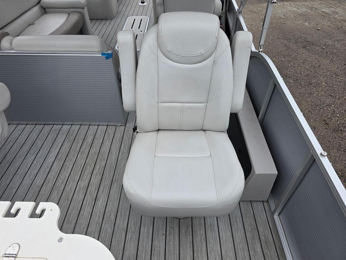 Used 2019 Avalon 2385 Catalina Rear Fish