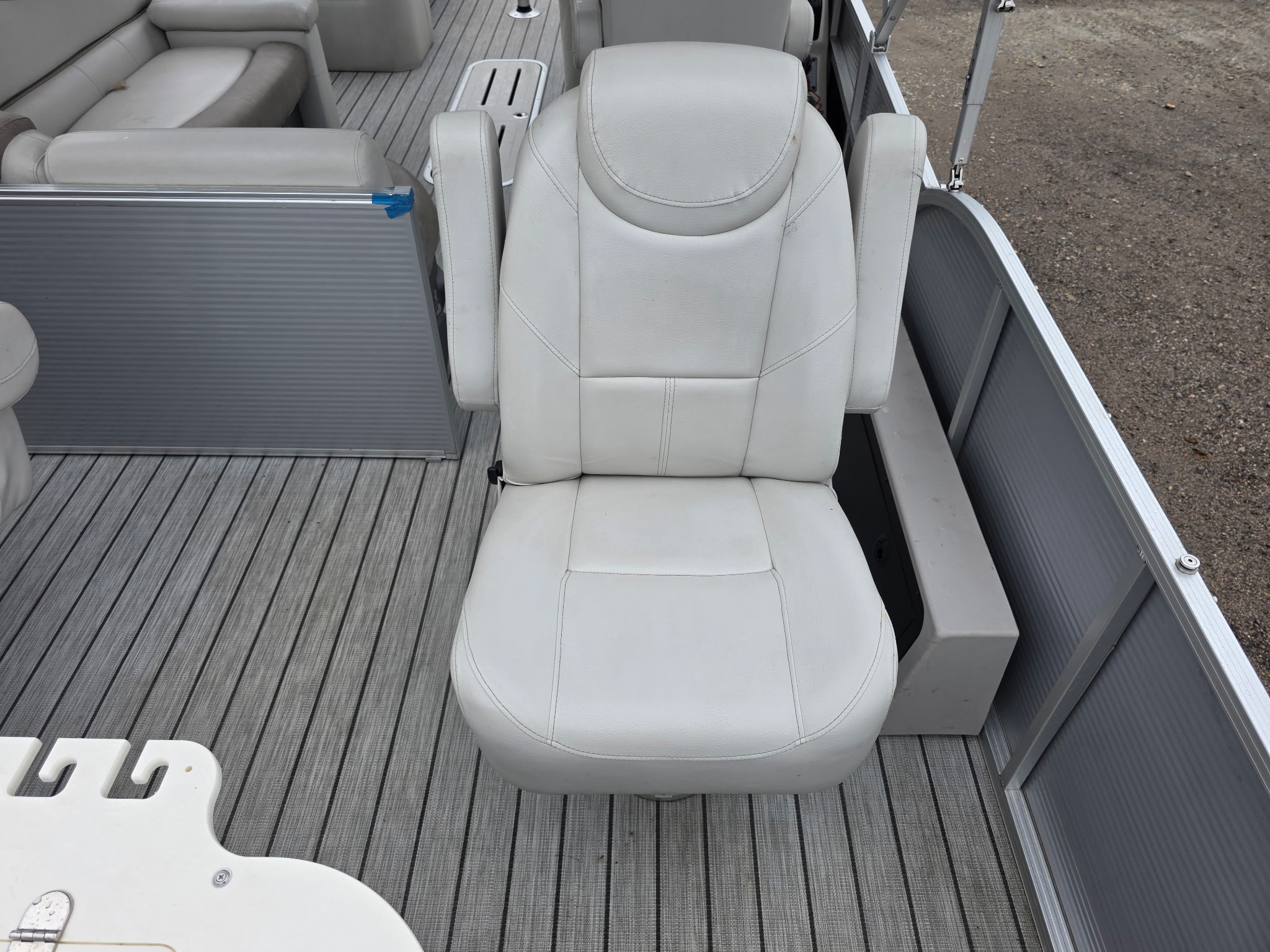 Used 2019 Avalon 2385 Catalina Rear Fish