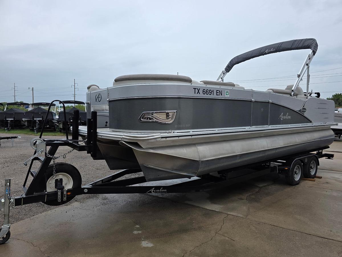 Used 2019 Avalon 2385 Catalina Rear Fish
