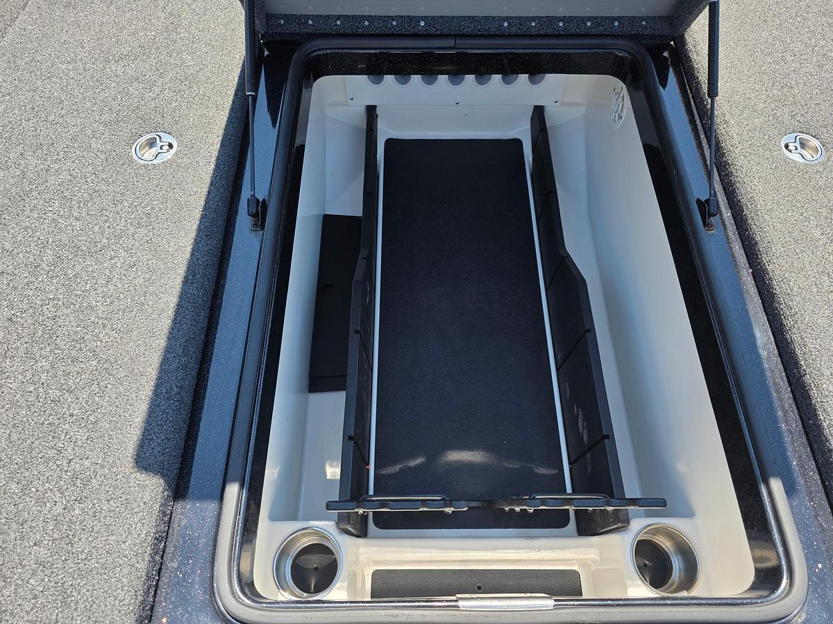 Used 2022 Caymas CX 20