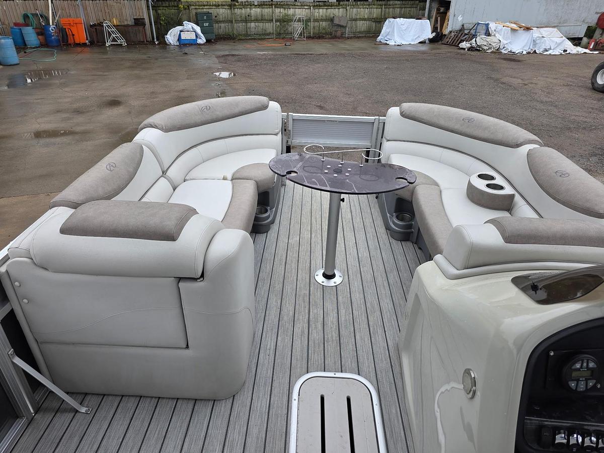 Used 2019 Avalon 2385 Catalina Rear Fish