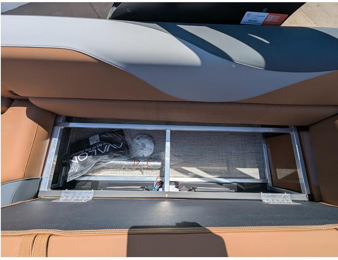 2026 Avalon 25E85 LSZ Versatile Rear Bench Windshield Tritoon
