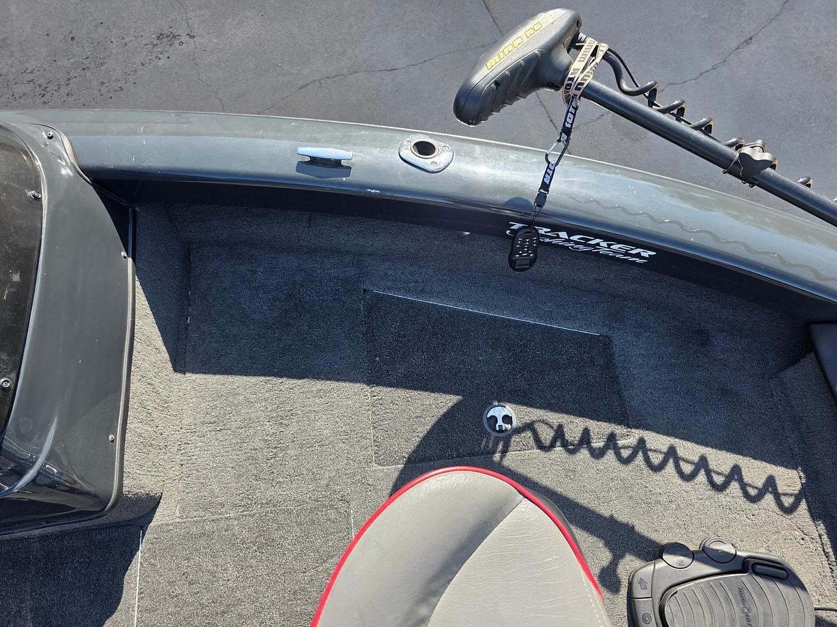 Used 2007 Tracker Tundra 18
