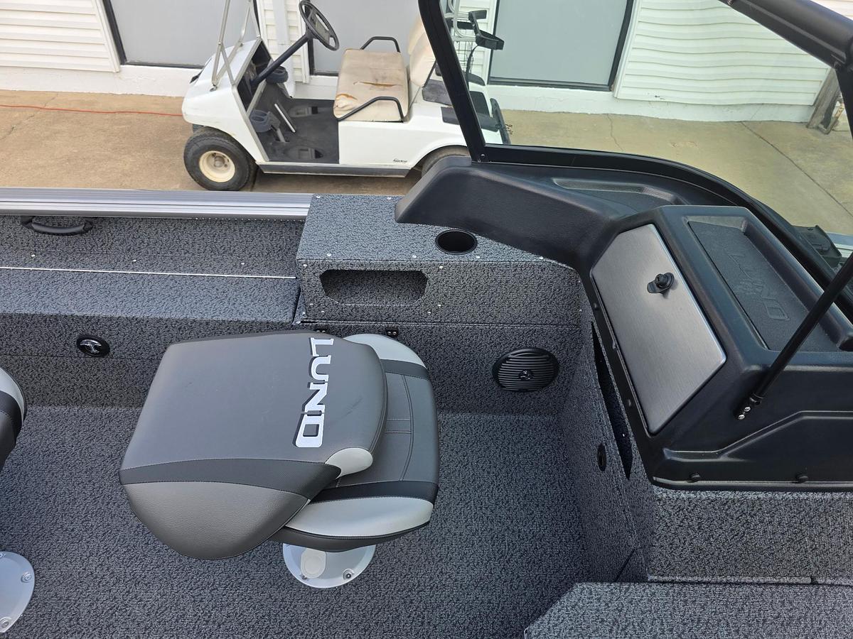 2027 Lund 1775 Impact XS Sport