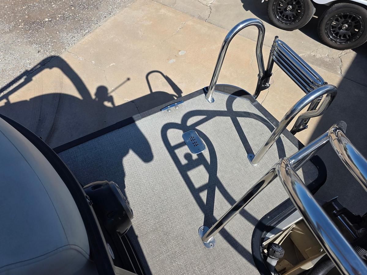 Used 2021 Starcraft SLS 3 Tritoon