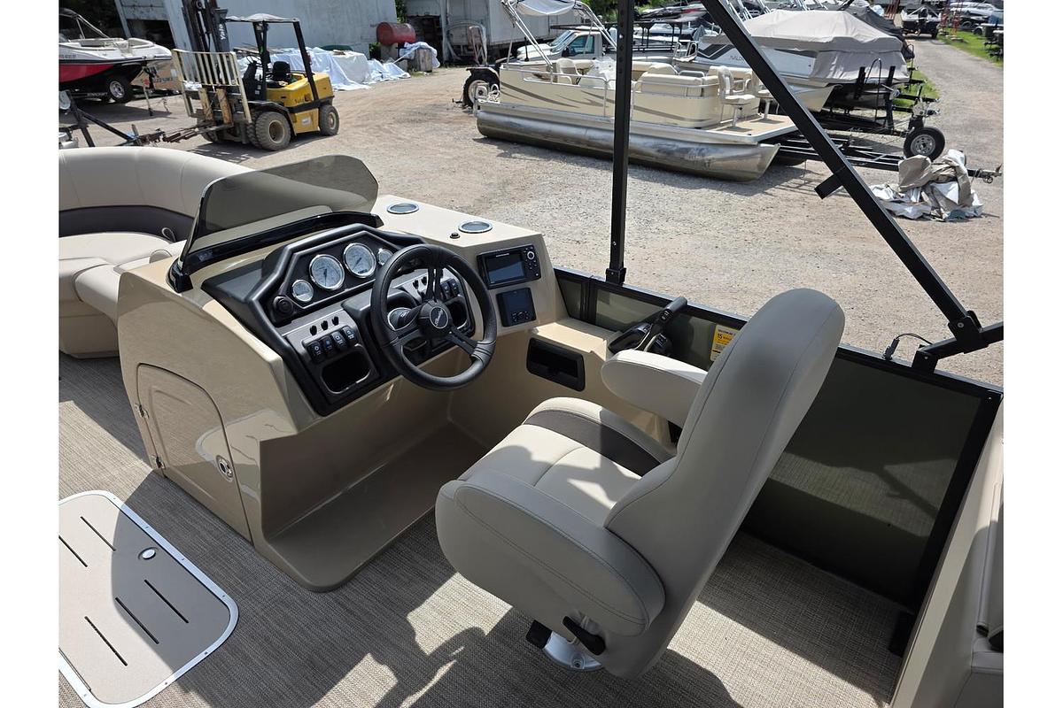 2026 Bentley Pontoons Legacy 223 Navigator Tritoon