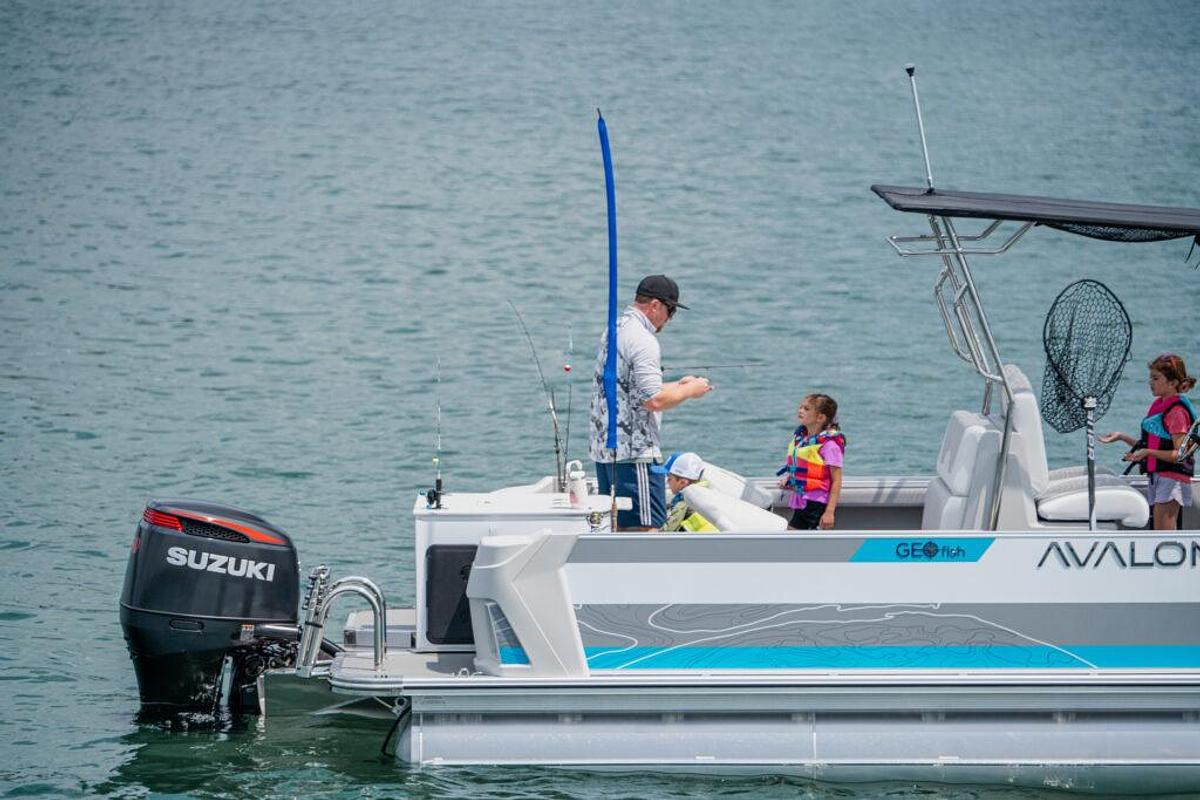 2027 Avalon 2185 GEOfish Rear Fish