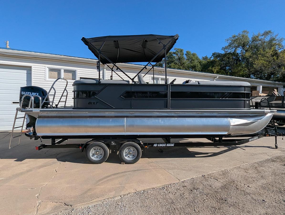 2027 Bentley Pontoons Bolt 223