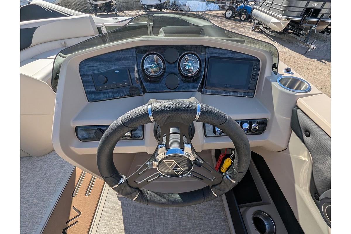 2026 Avalon 2385 LSZ Rear Fish