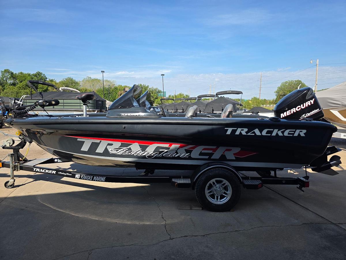 Used 2007 Tracker Tundra 18