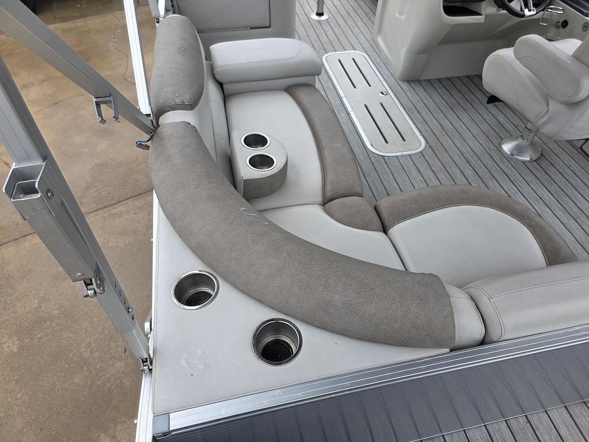 Used 2019 Avalon 2385 Catalina Rear Fish