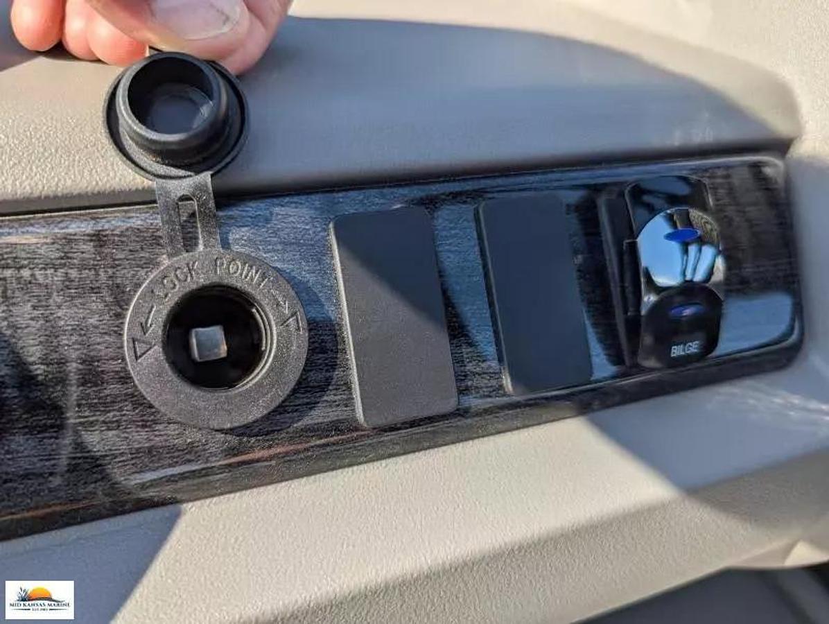 2026 Avalon 2185 LSZ Cruise Rear Bench Tritoon