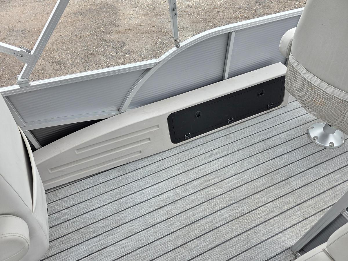 Used 2019 Avalon 2385 Catalina Rear Fish