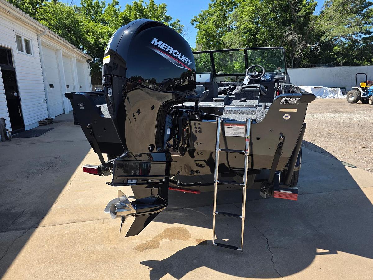 2027 Lund 1875 Impact XS Sport