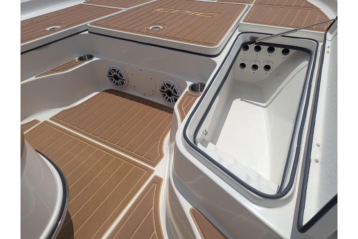 Used 2018 Epic Boats 22 Bay