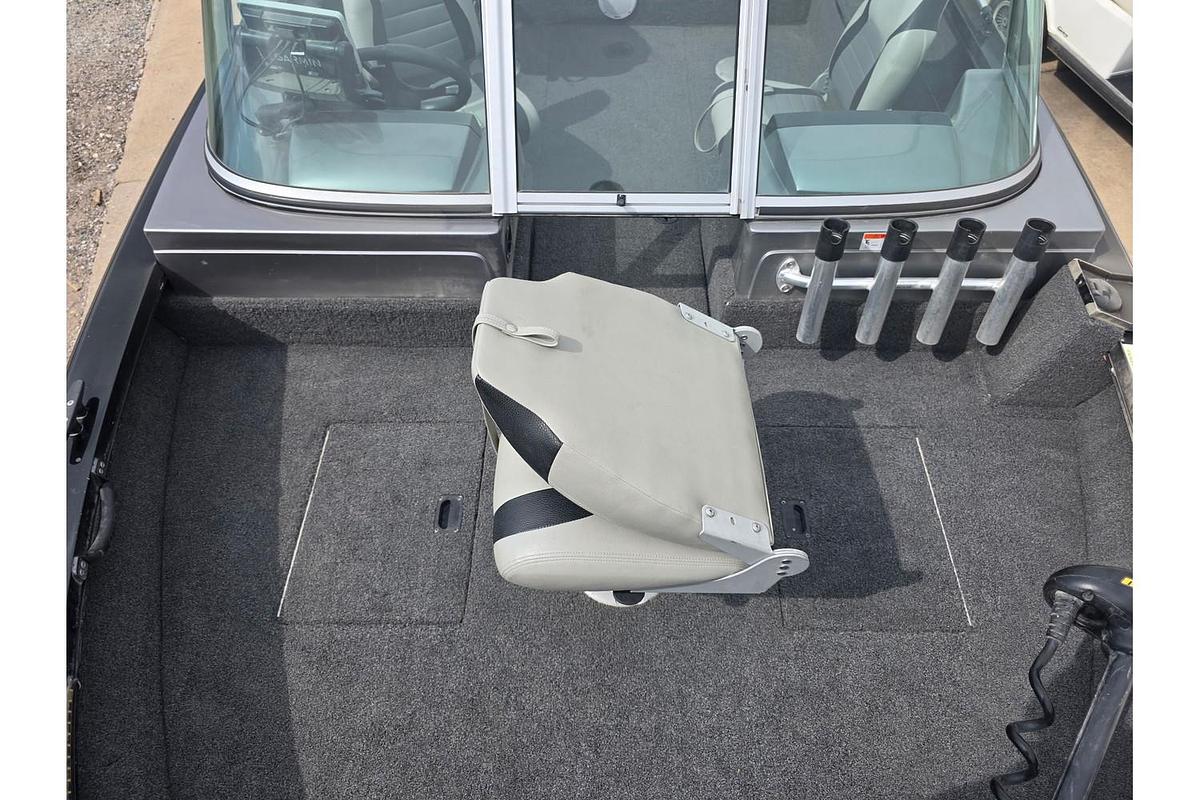 Used 2014 Lowe Fishing Machine 17