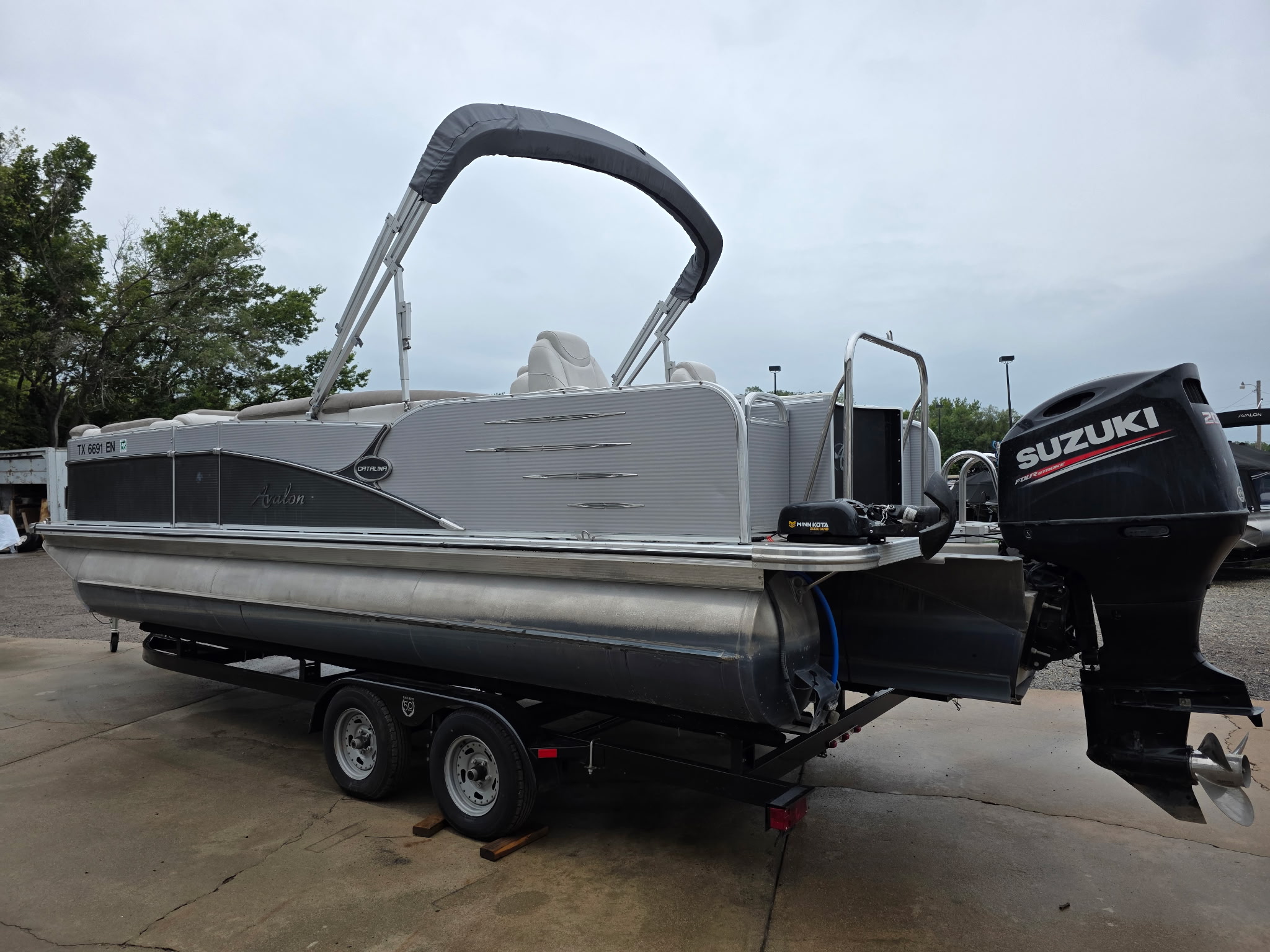 Used 2019 Avalon 2385 Catalina Rear Fish
