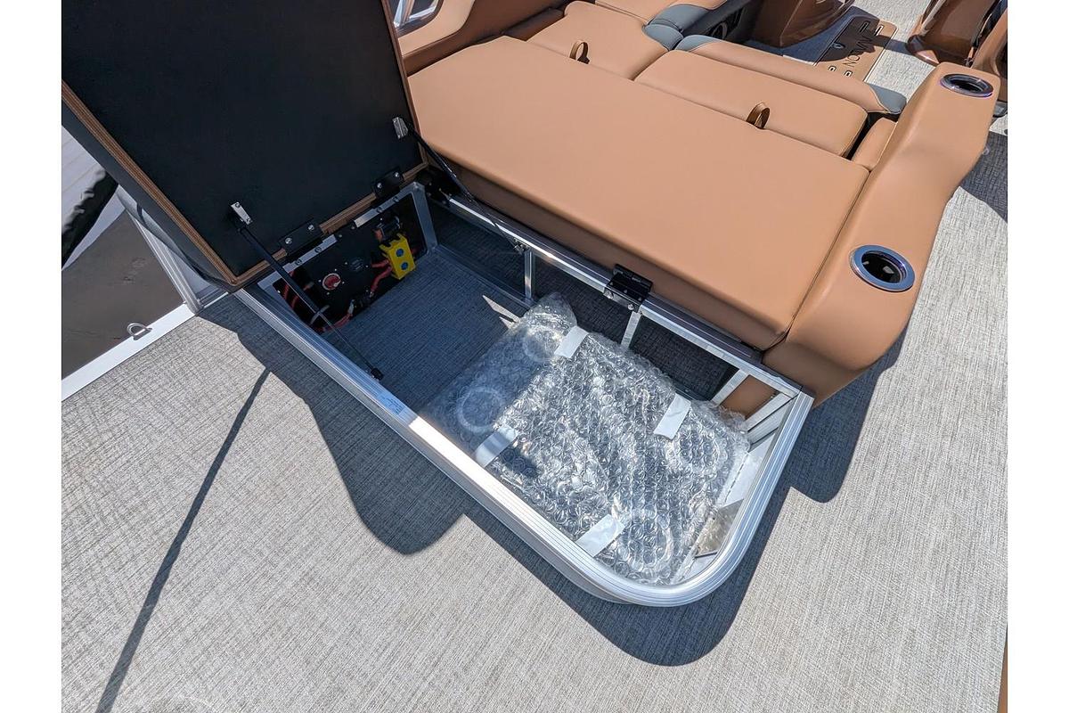 2026 Avalon 25E85 LSZ Versatile Rear Bench Windshield Tritoon