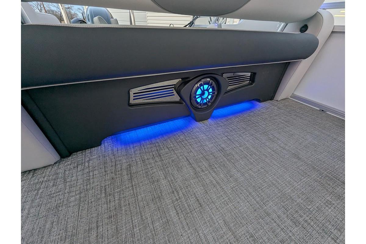 2026 Avalon 2385 LSZ Versatile Rear Bench