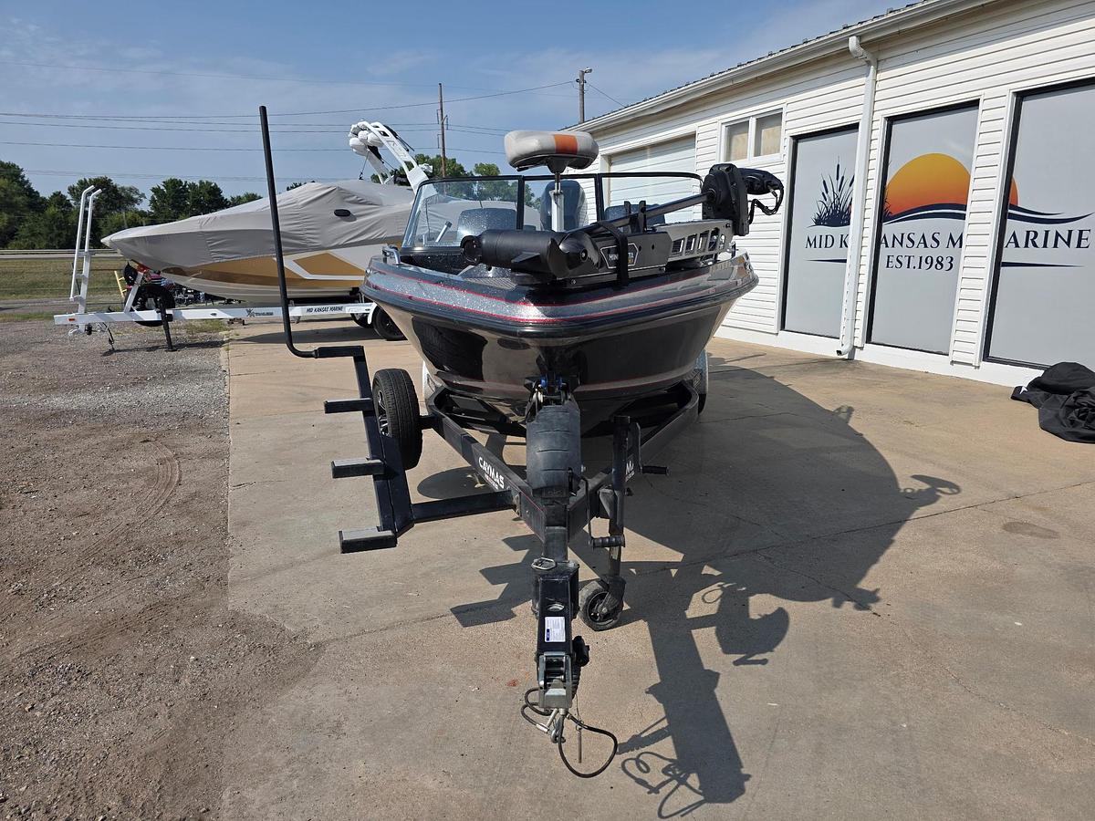 Used 2023 Caymas DV 22