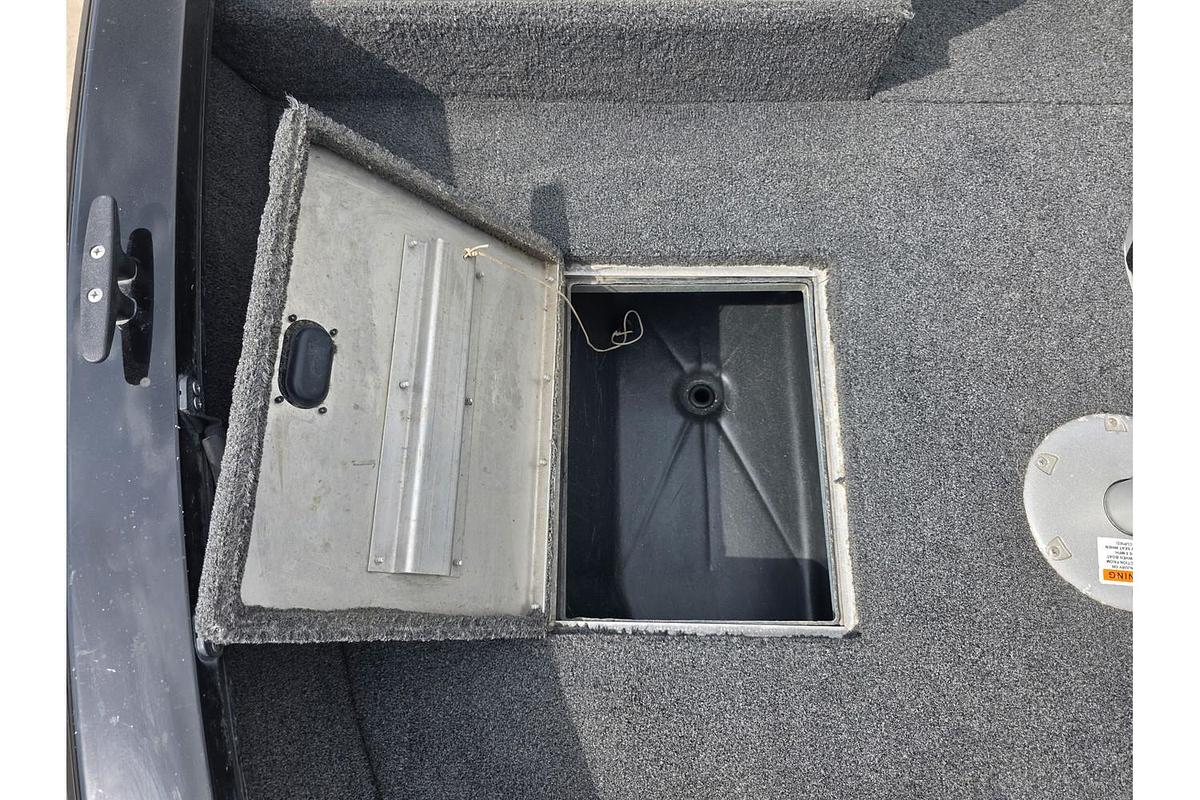 Used 2014 Lowe Fishing Machine 17