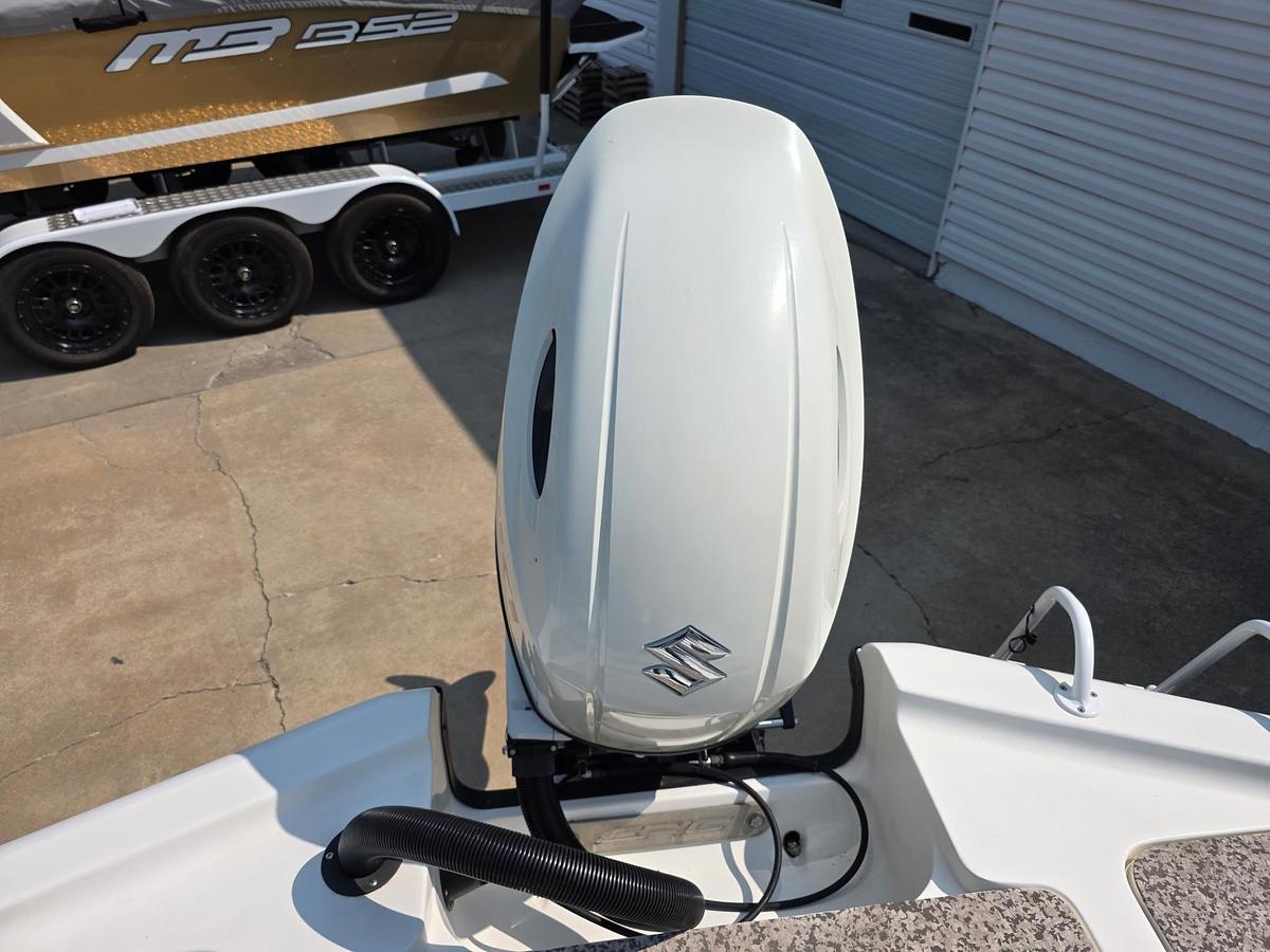 Used 2019 Epic Boats 22 Bay