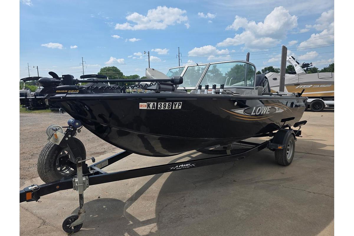 Used 2014 Lowe Fishing Machine 17