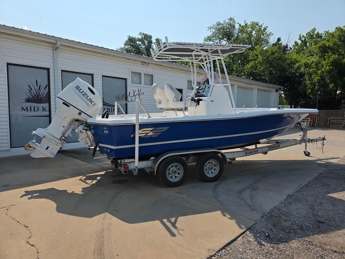 Used 2019 Epic Boats 22 Bay