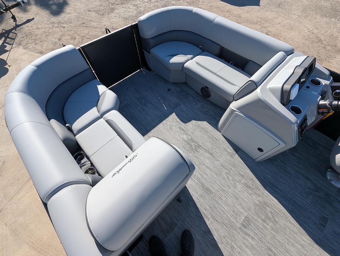 2027 Bentley Pontoons Bolt 223