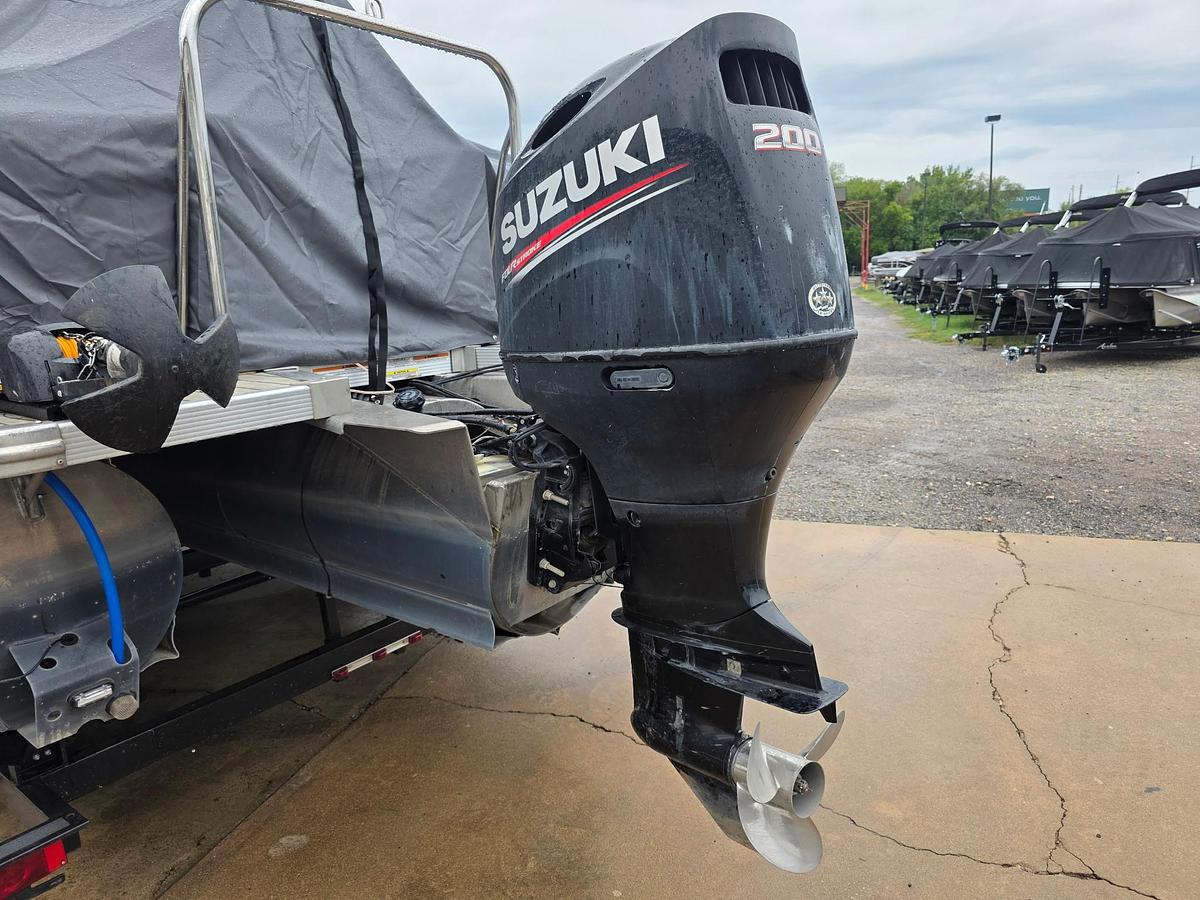 Used 2019 Avalon 2385 Catalina Rear Fish