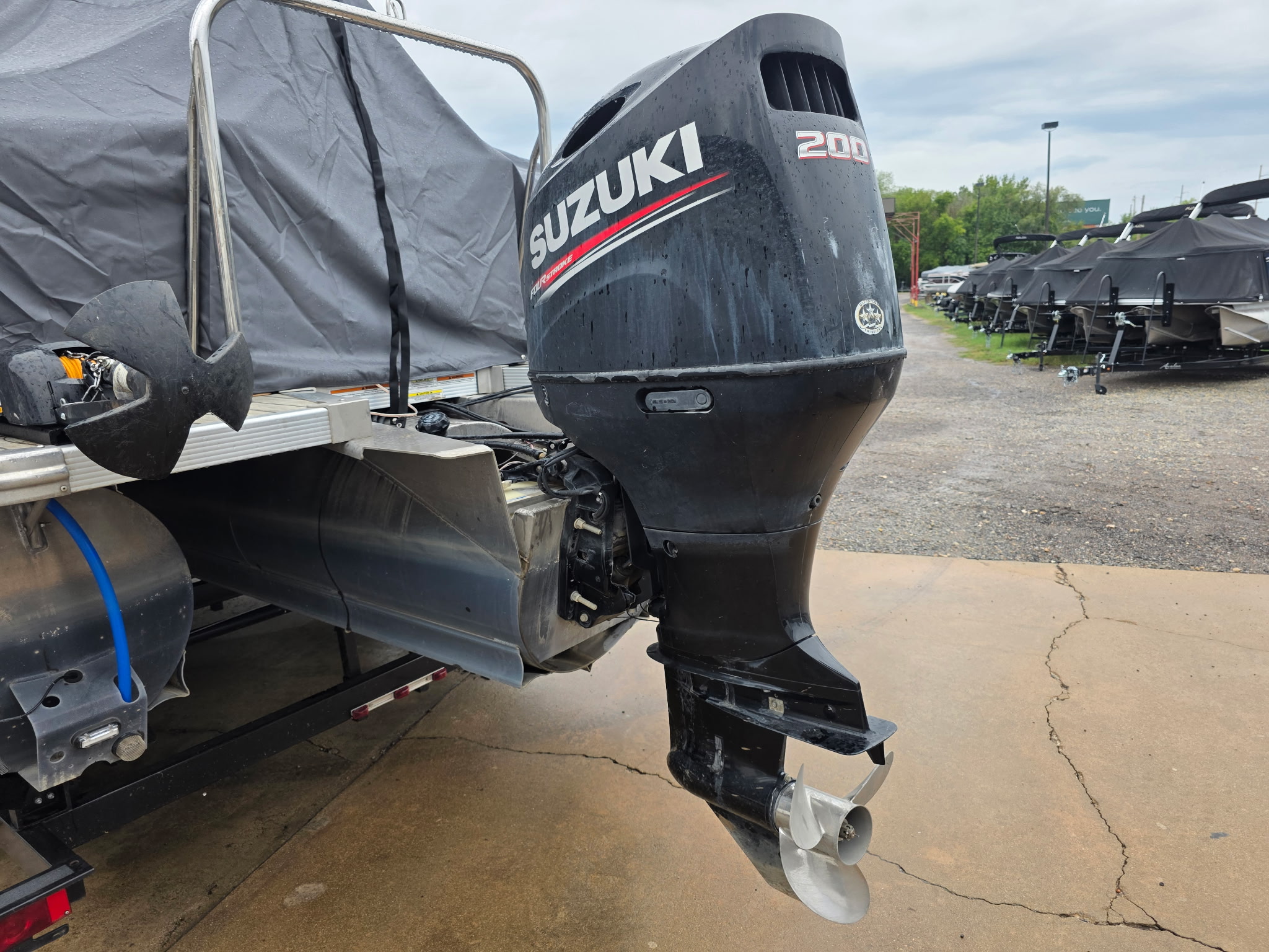 Used 2019 Avalon 2385 Catalina Rear Fish