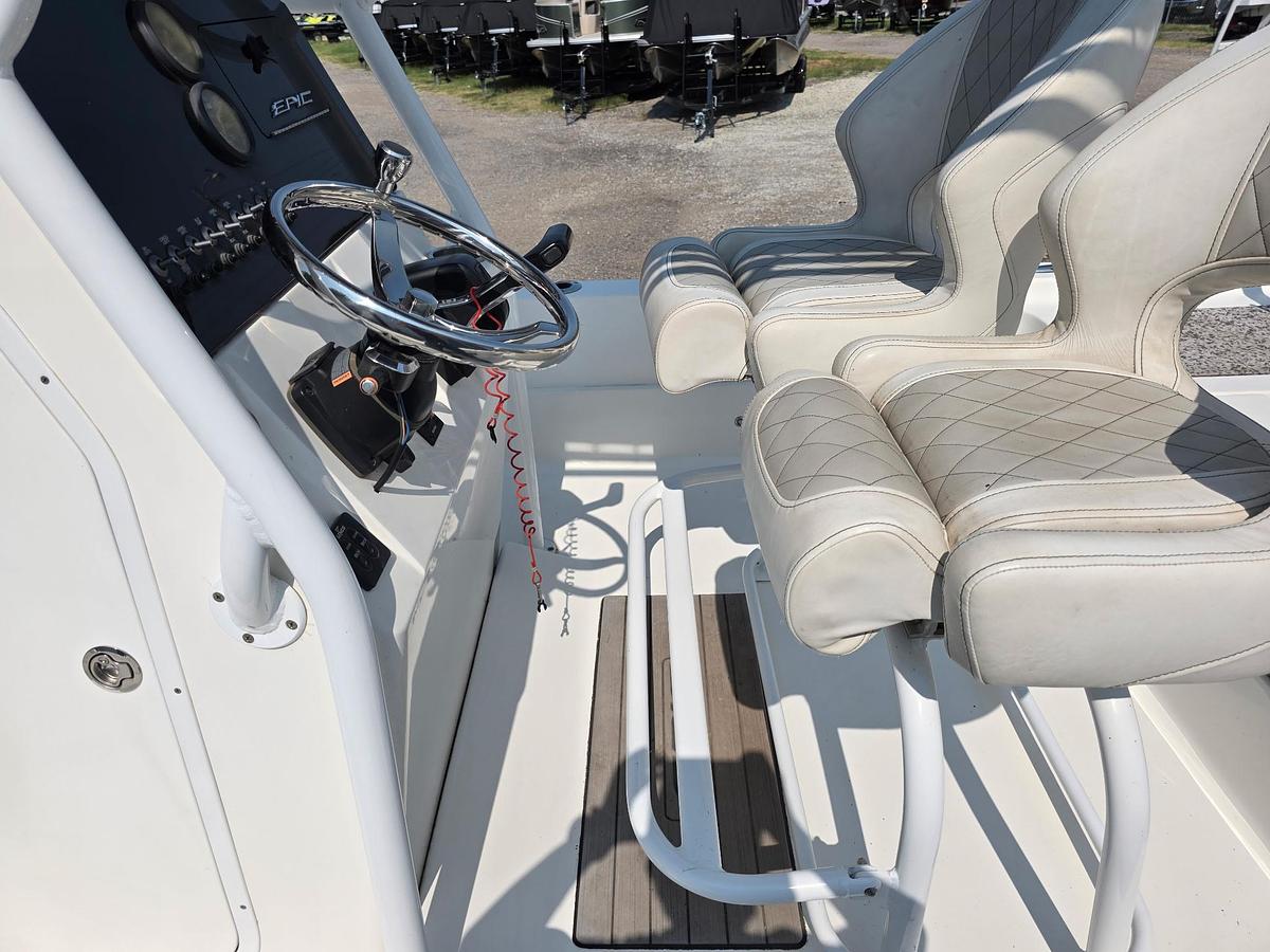 Used 2019 Epic Boats 22 Bay