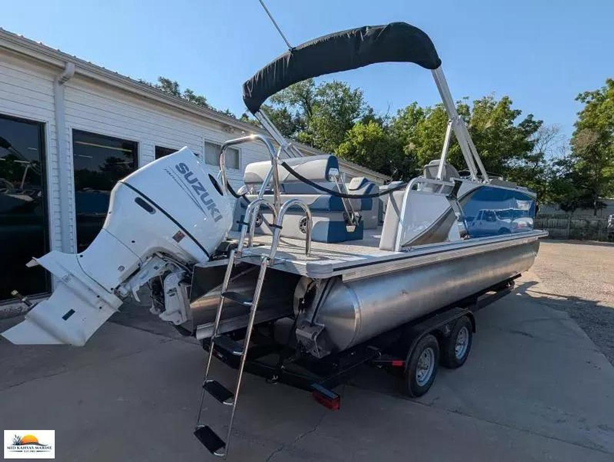2026 Avalon 2185 LSZ Cruise Rear Bench Tritoon