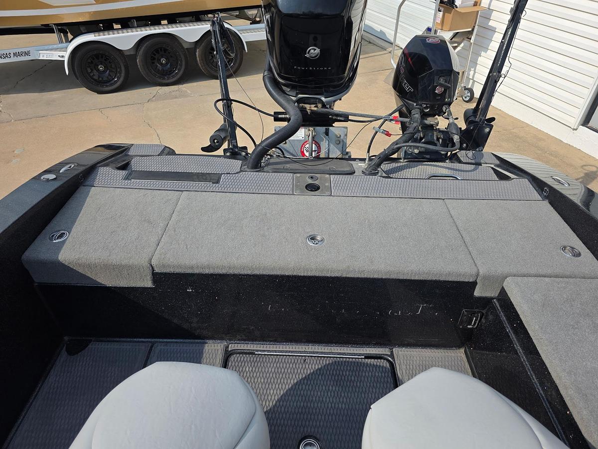 Used 2023 Caymas DV 22